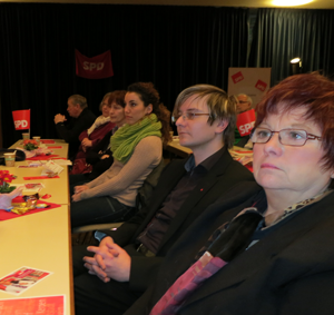 Blick in die Pulheimer Reihen: Marlies Stroschein und Torsten Rekewitz.