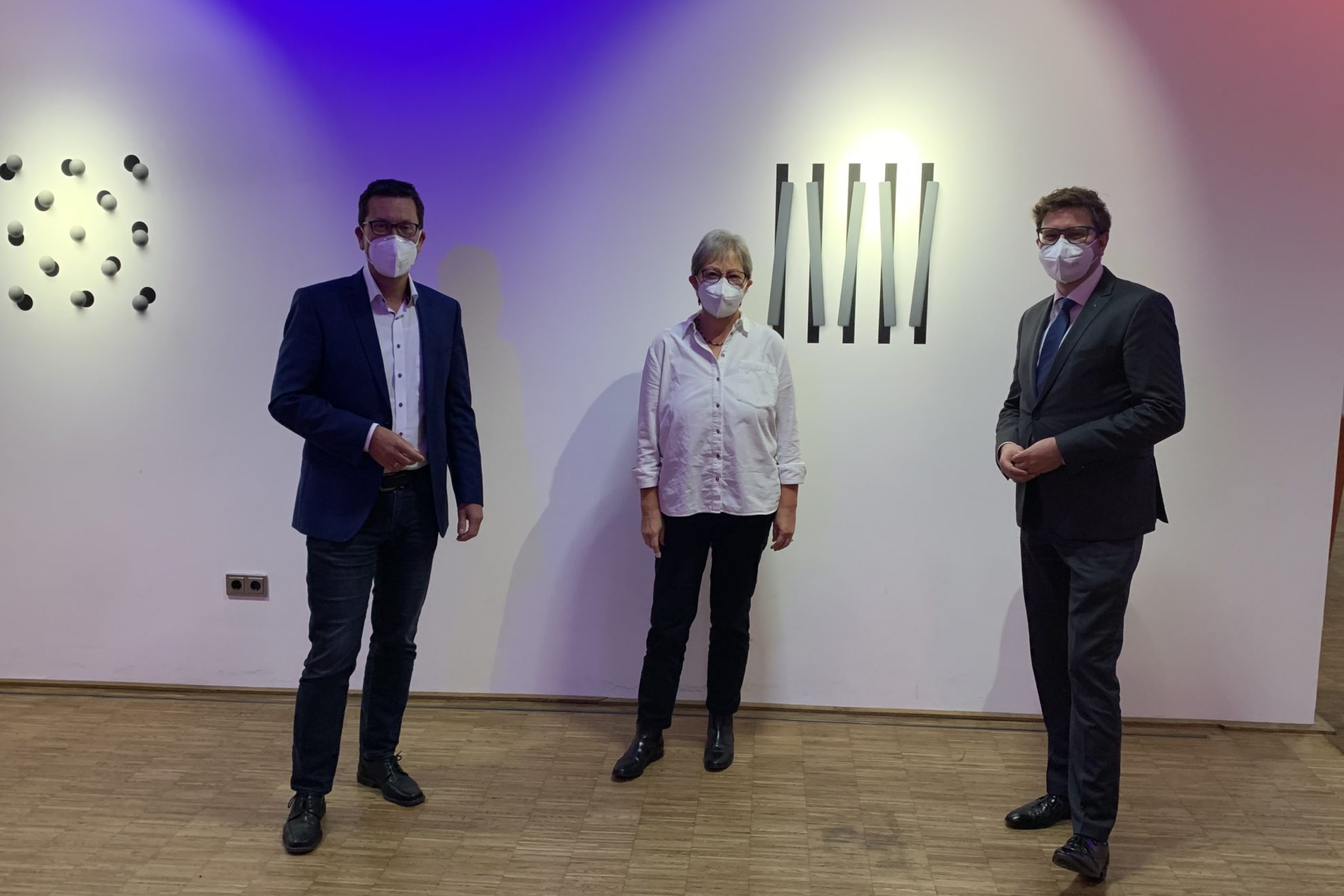 Dierk Timm, Marita Pörner und Torsten Rekewitz im Foyer des Medios, wo der konstituierende Kreistag stattfand.