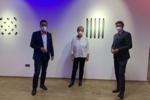 Dierk Timm, Marita Pörner und Torsten Rekewitz im Foyer des Medios, wo der konstituierende Kreistag stattfand.