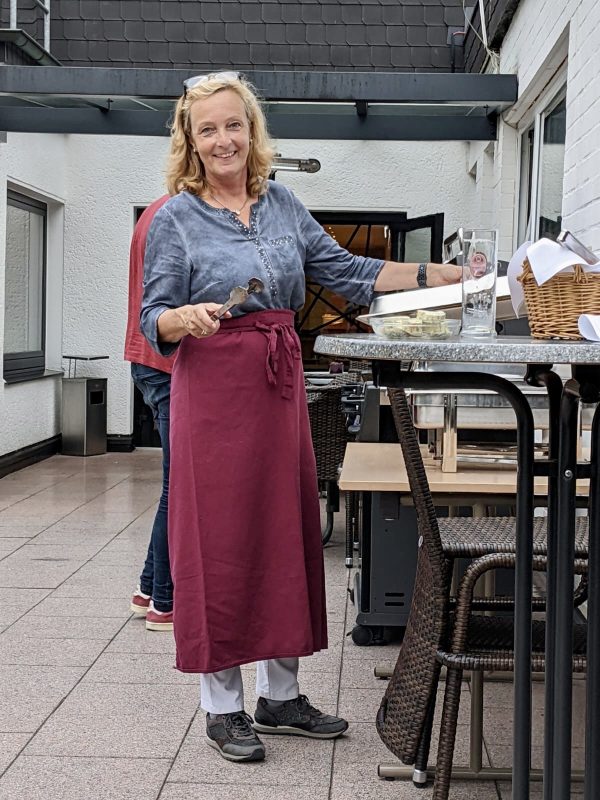 Fröhling legte beim Grillen selbst Hand an